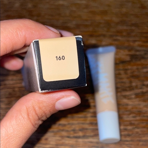 Fenty Beauty Pro Filt'r Soft Matte Foundation - Tan - Picture 4 of 4